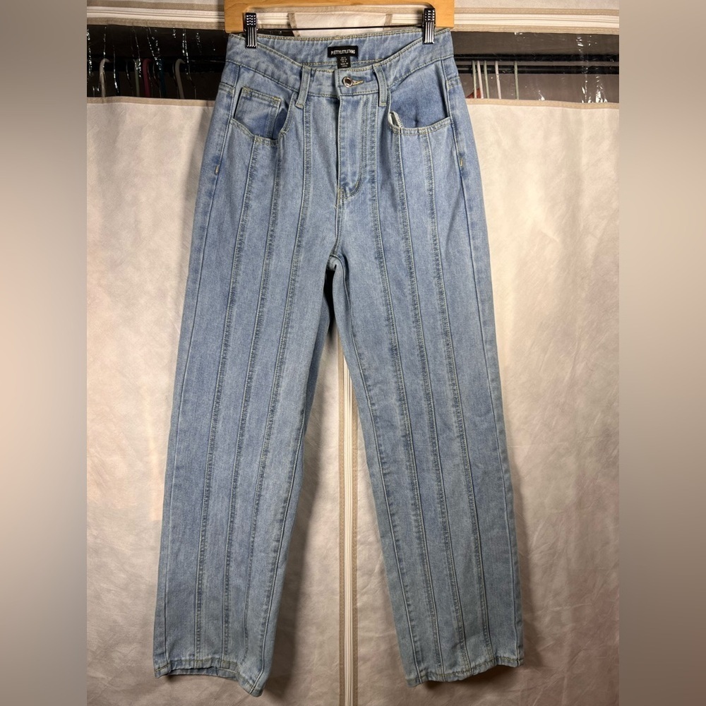 PrettyLittleThing Light Blue Straight Leg Jeans excellent condition size 4 - Picture 2 of 5